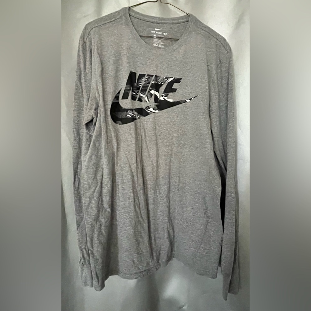 Nike Tee Men's Casual Long Sleeve Athletic Cut Size Large Gray with Swoosh EUC